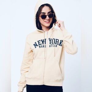 Zara Cream Hoodie with New York Manhattan Print women 💎💎